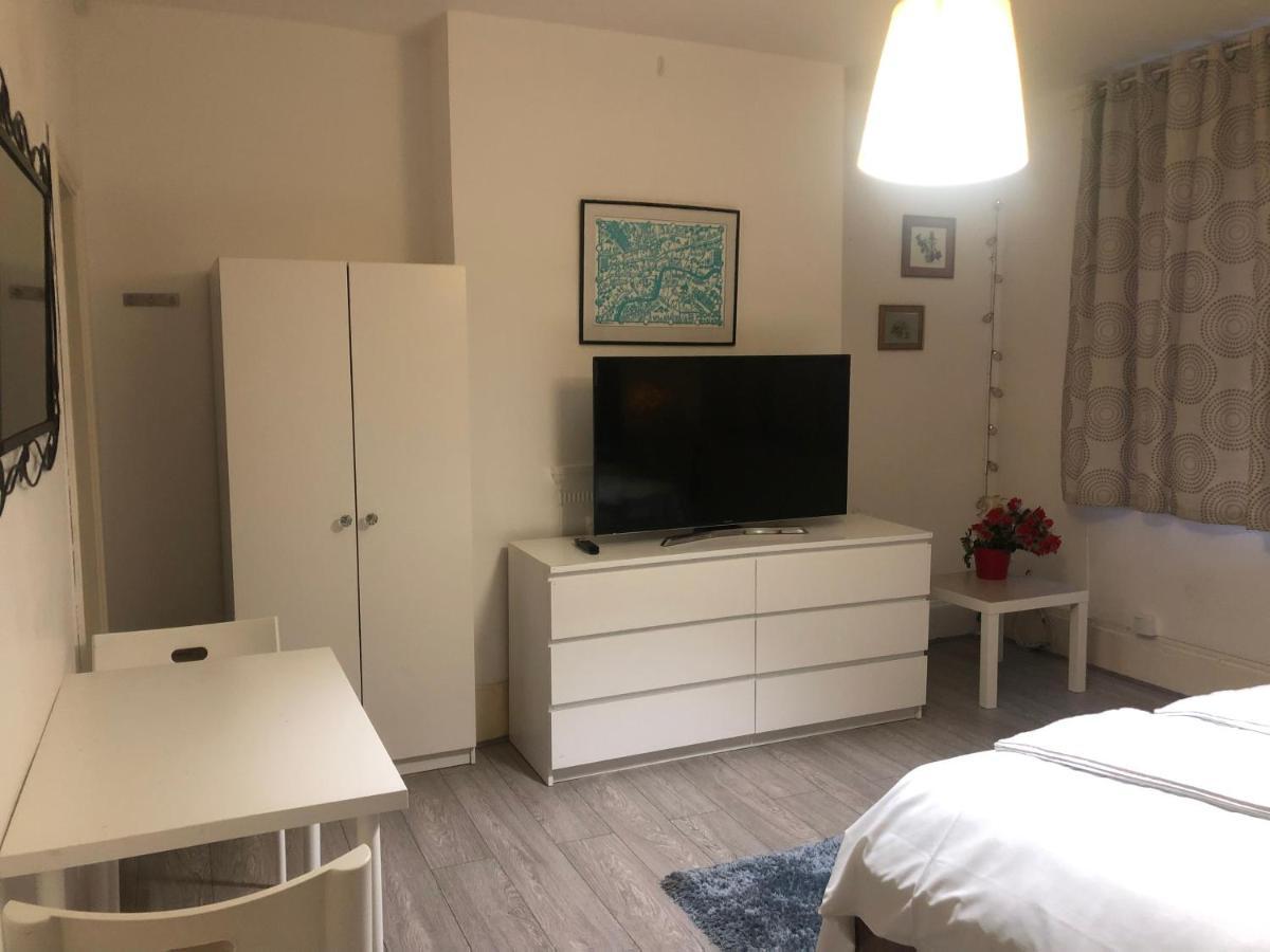 Oyo 94 Bricklane Studio Flats Hotel London Bagian luar foto