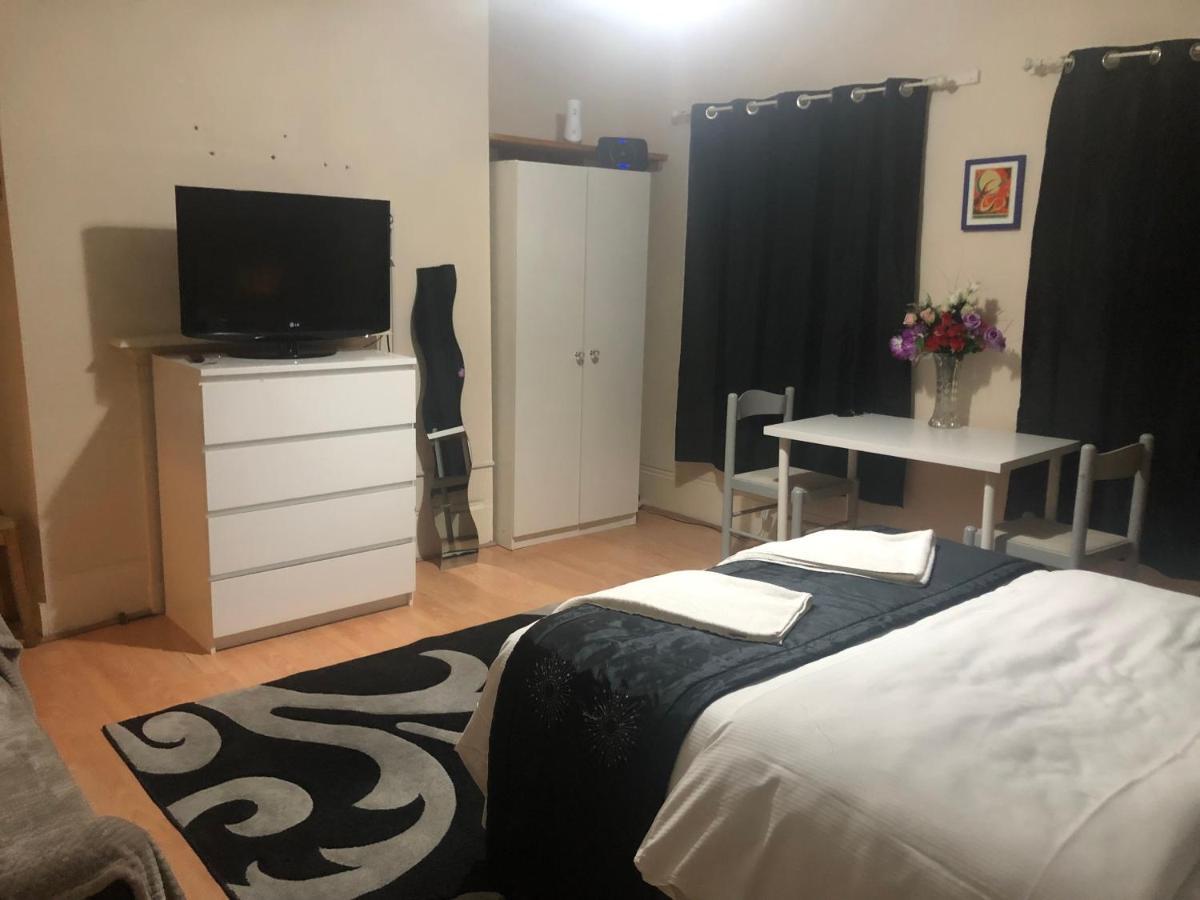 Oyo 94 Bricklane Studio Flats Hotel London Bagian luar foto