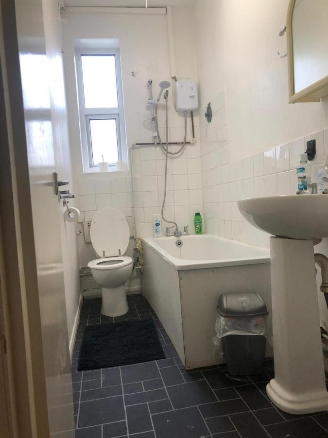 Oyo 94 Bricklane Studio Flats Hotel London Bagian luar foto